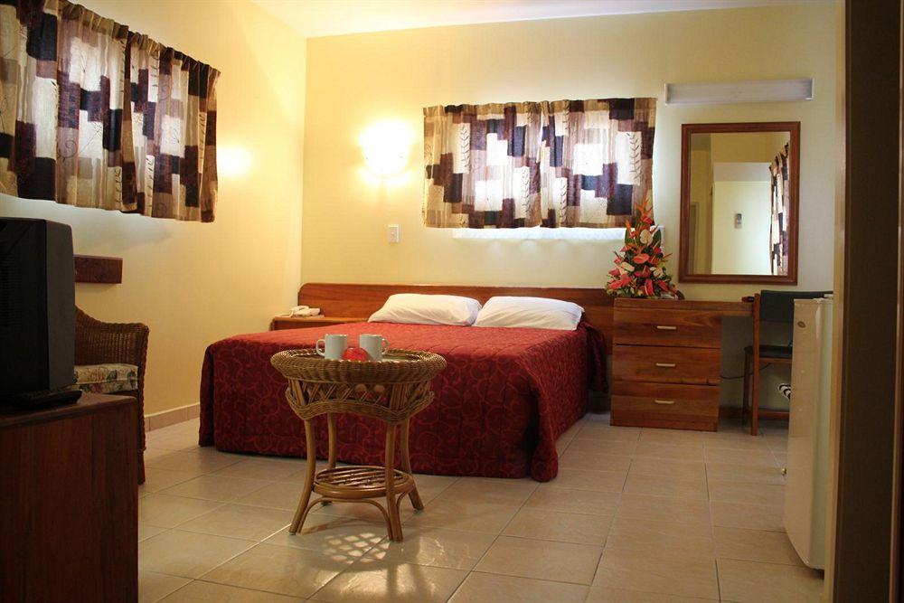 Hotel Elisa Апіа Екстер'єр фото