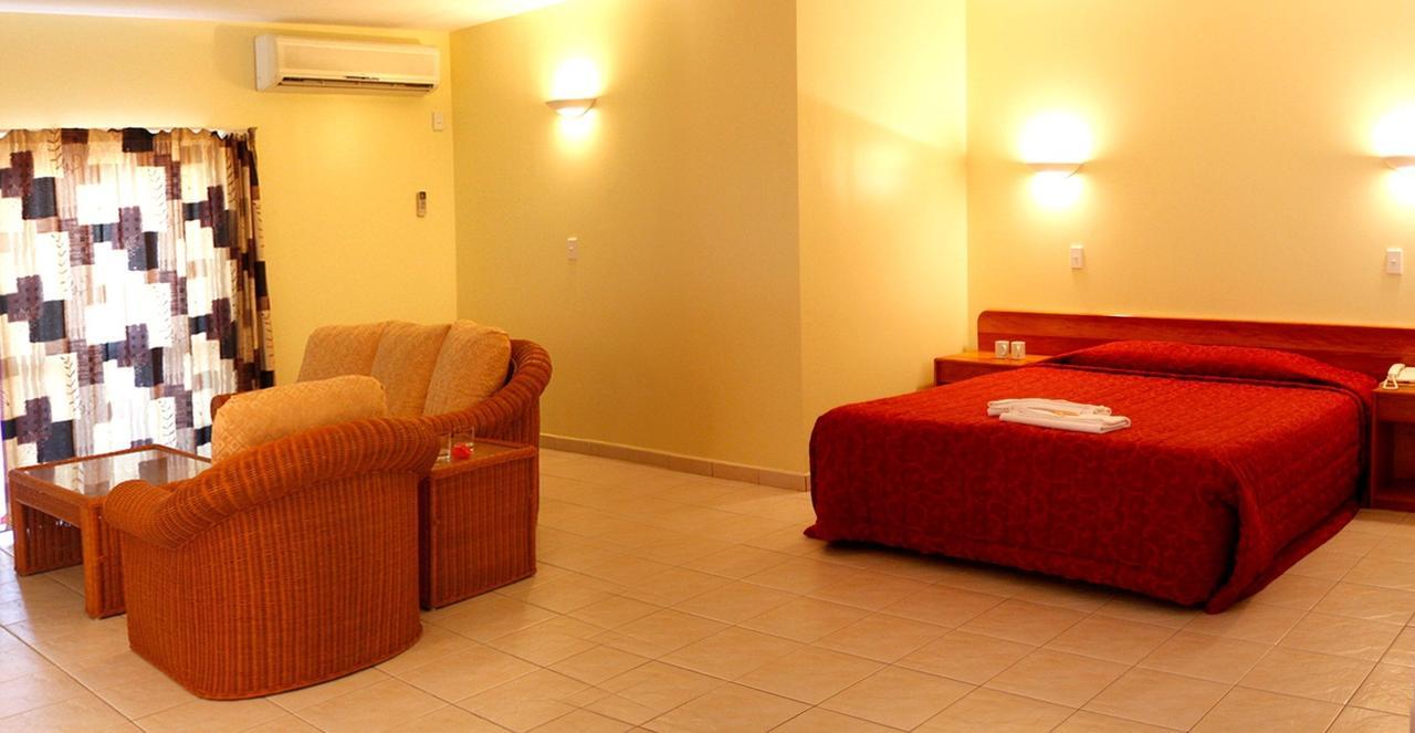 Hotel Elisa Апіа Екстер'єр фото