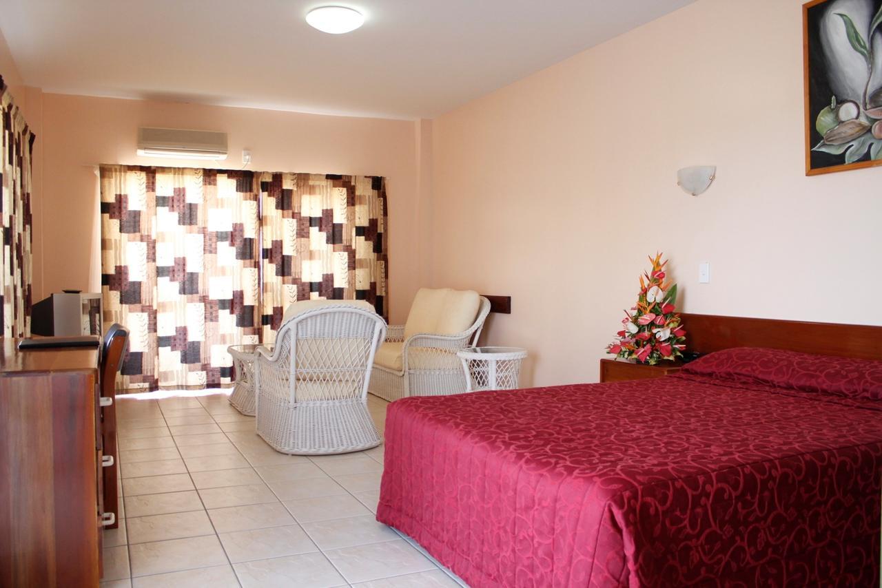 Hotel Elisa Апіа Екстер'єр фото