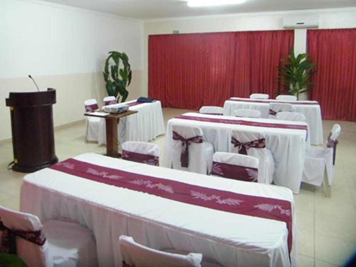 Hotel Elisa Апіа Екстер'єр фото