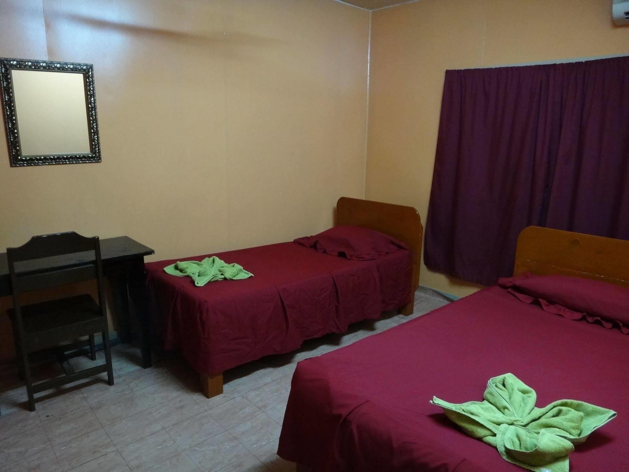 Hotel Elisa Апіа Екстер'єр фото