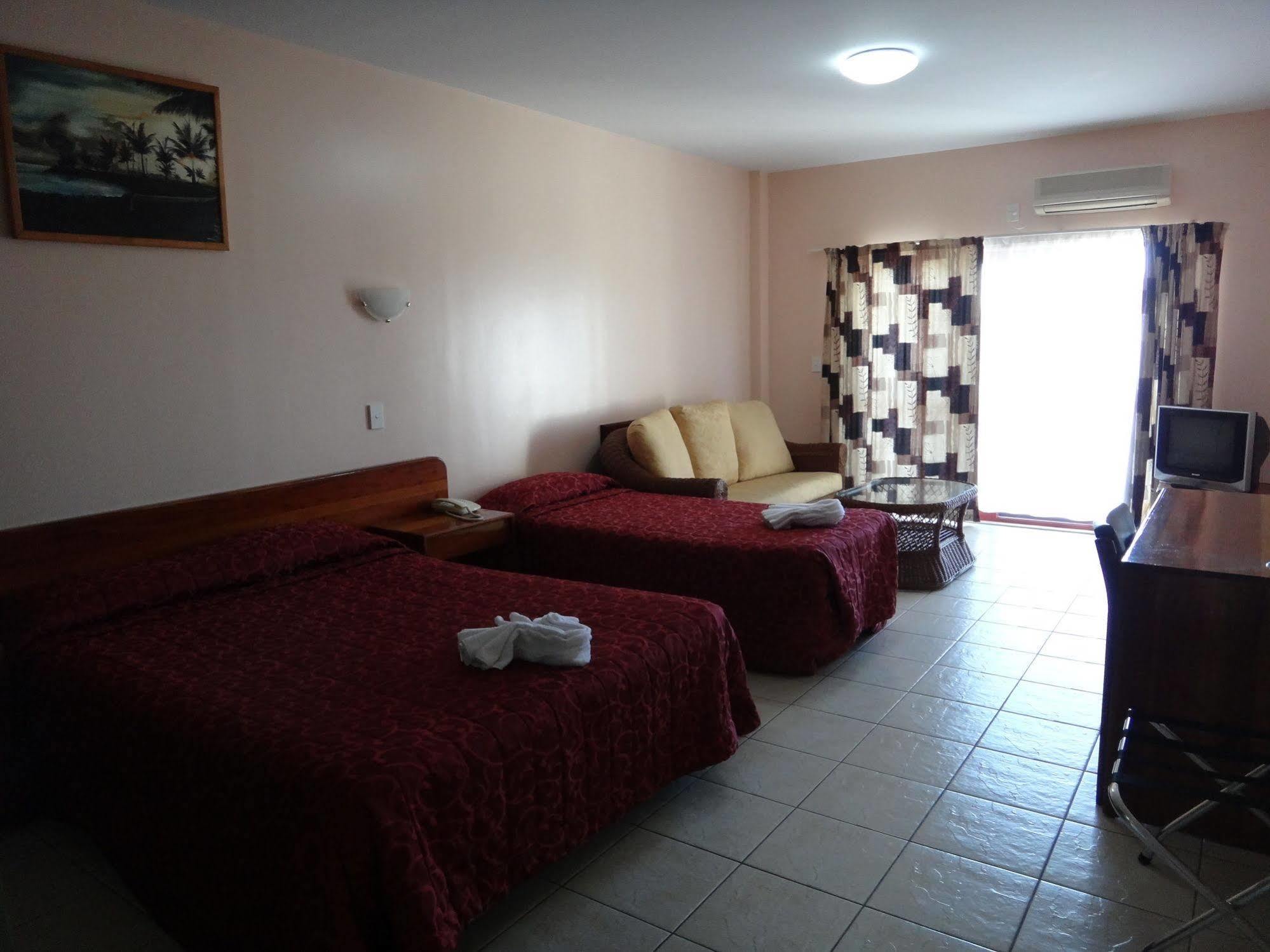 Hotel Elisa Апіа Екстер'єр фото