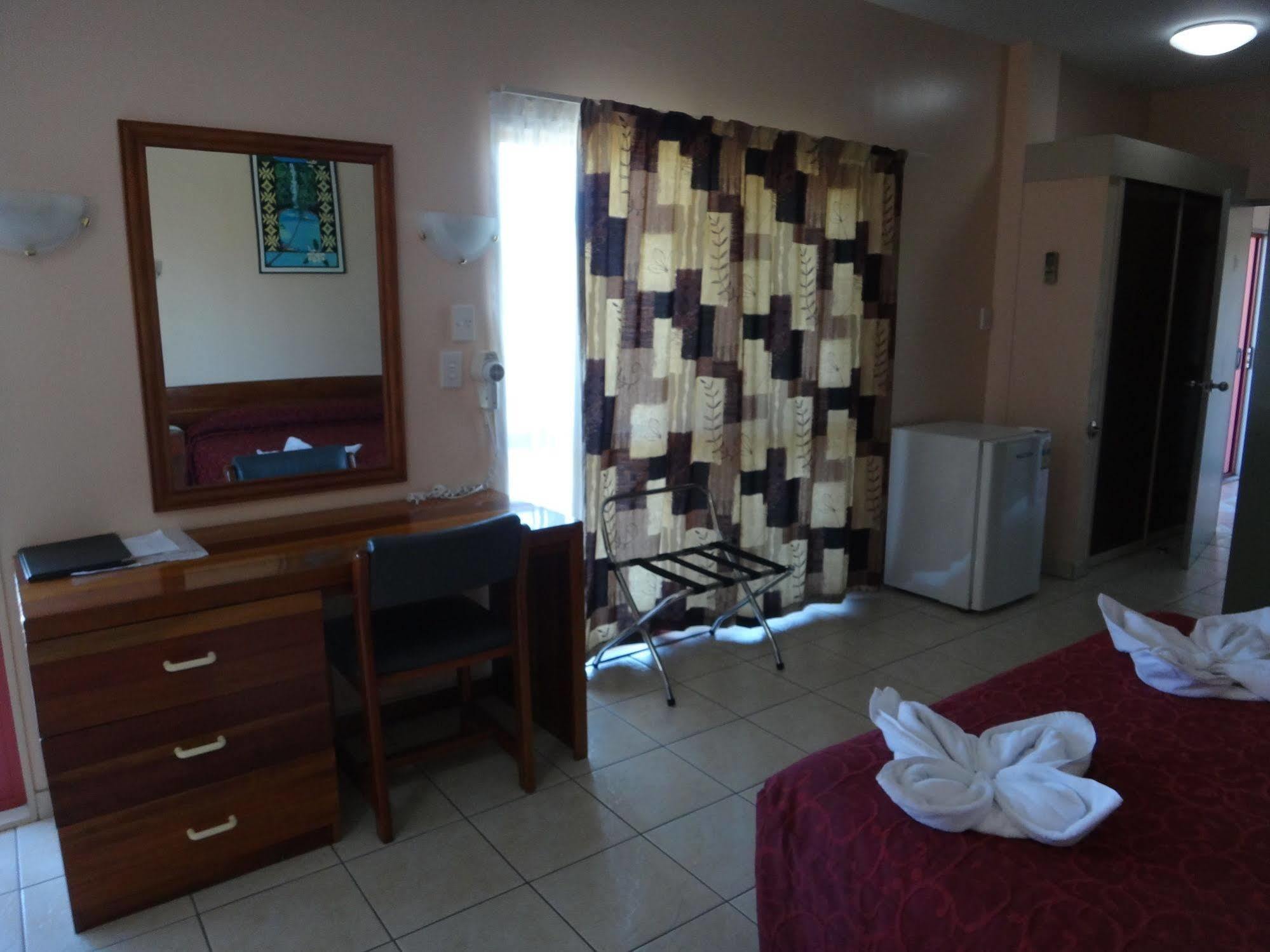 Hotel Elisa Апіа Екстер'єр фото