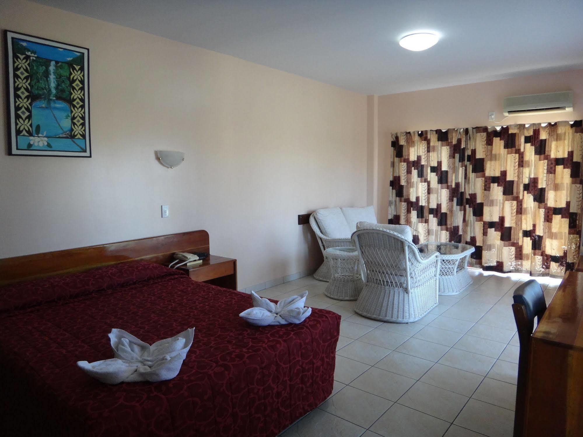 Hotel Elisa Апіа Екстер'єр фото