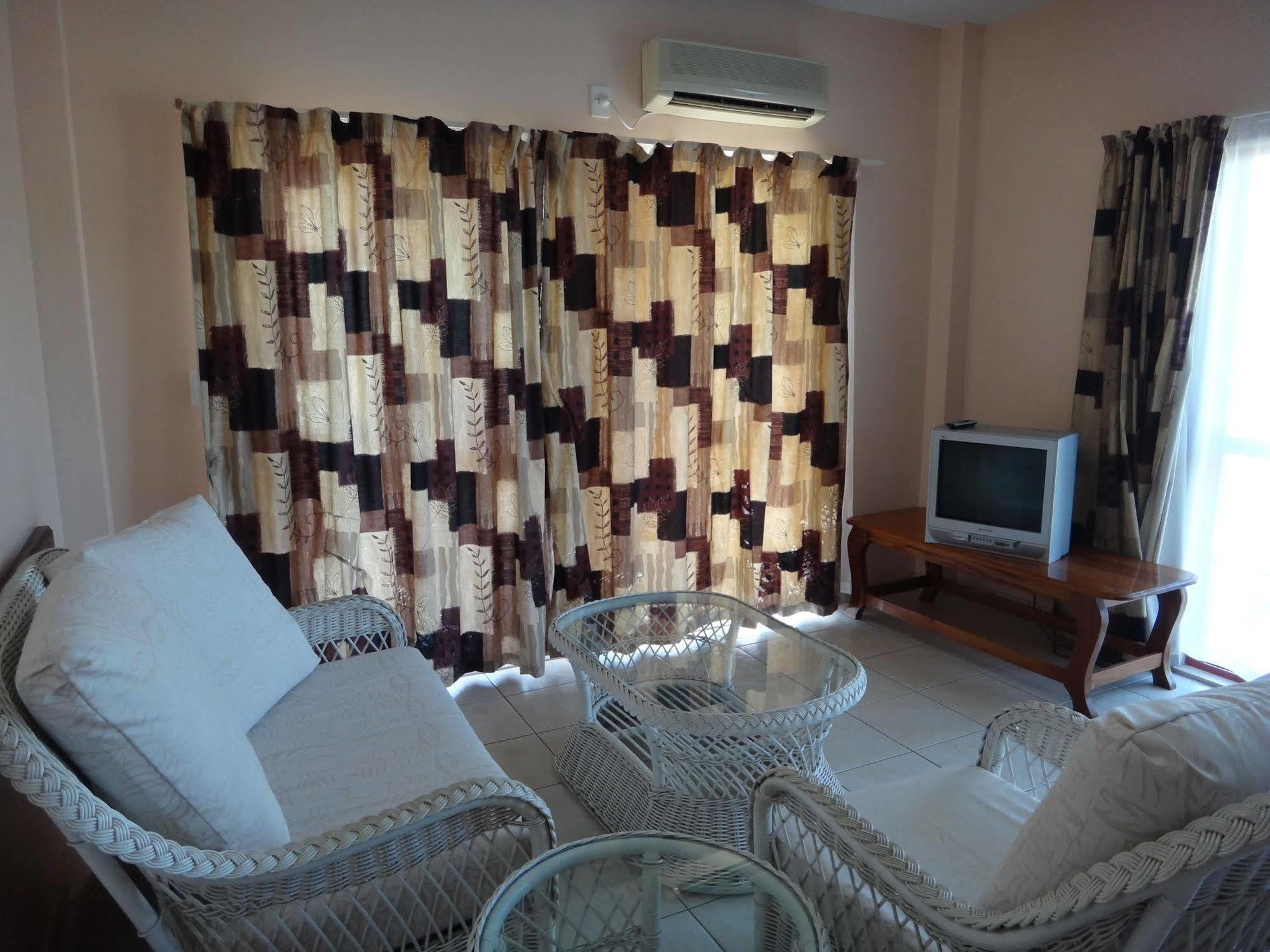 Hotel Elisa Апіа Екстер'єр фото
