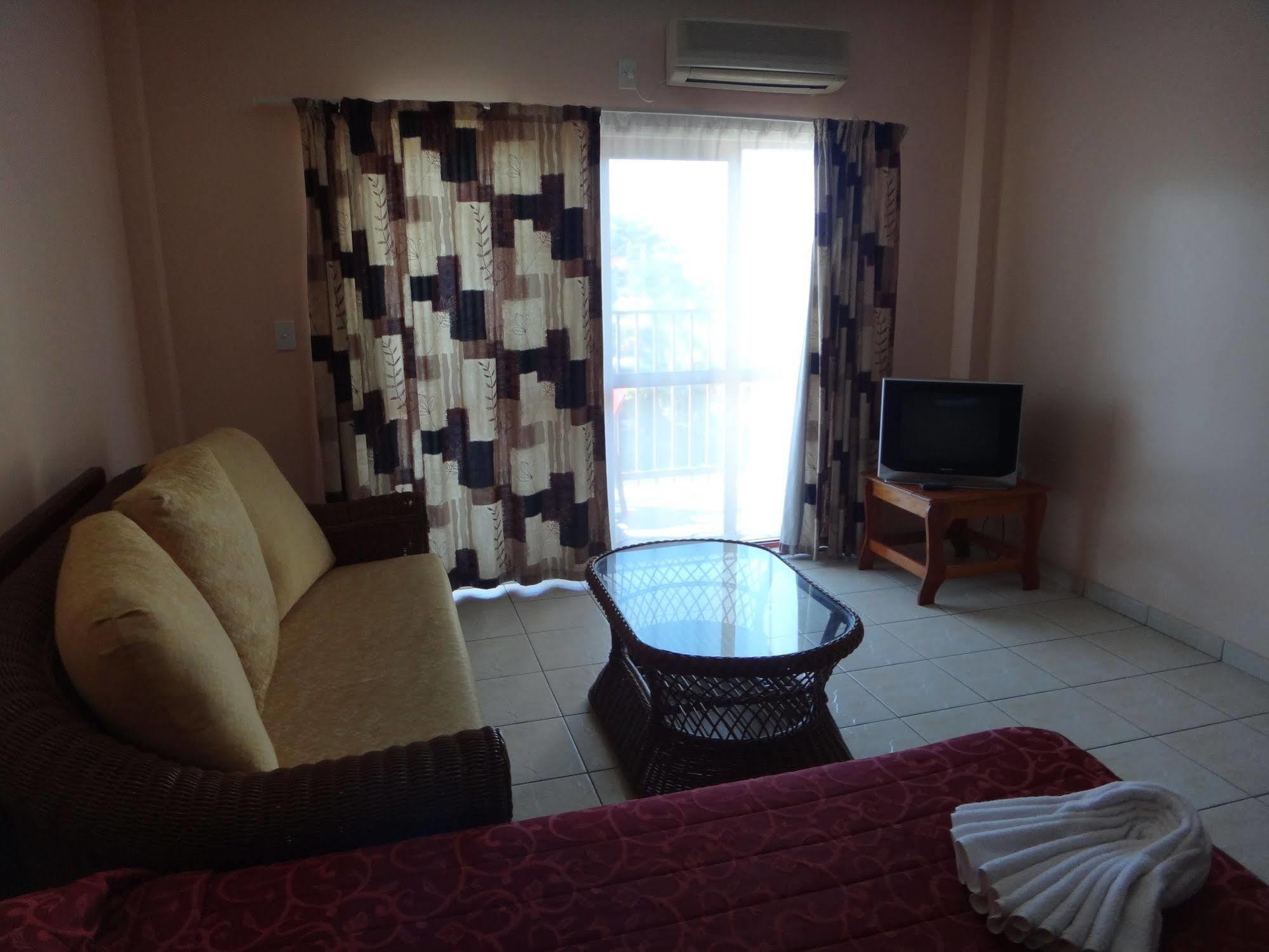 Hotel Elisa Апіа Екстер'єр фото