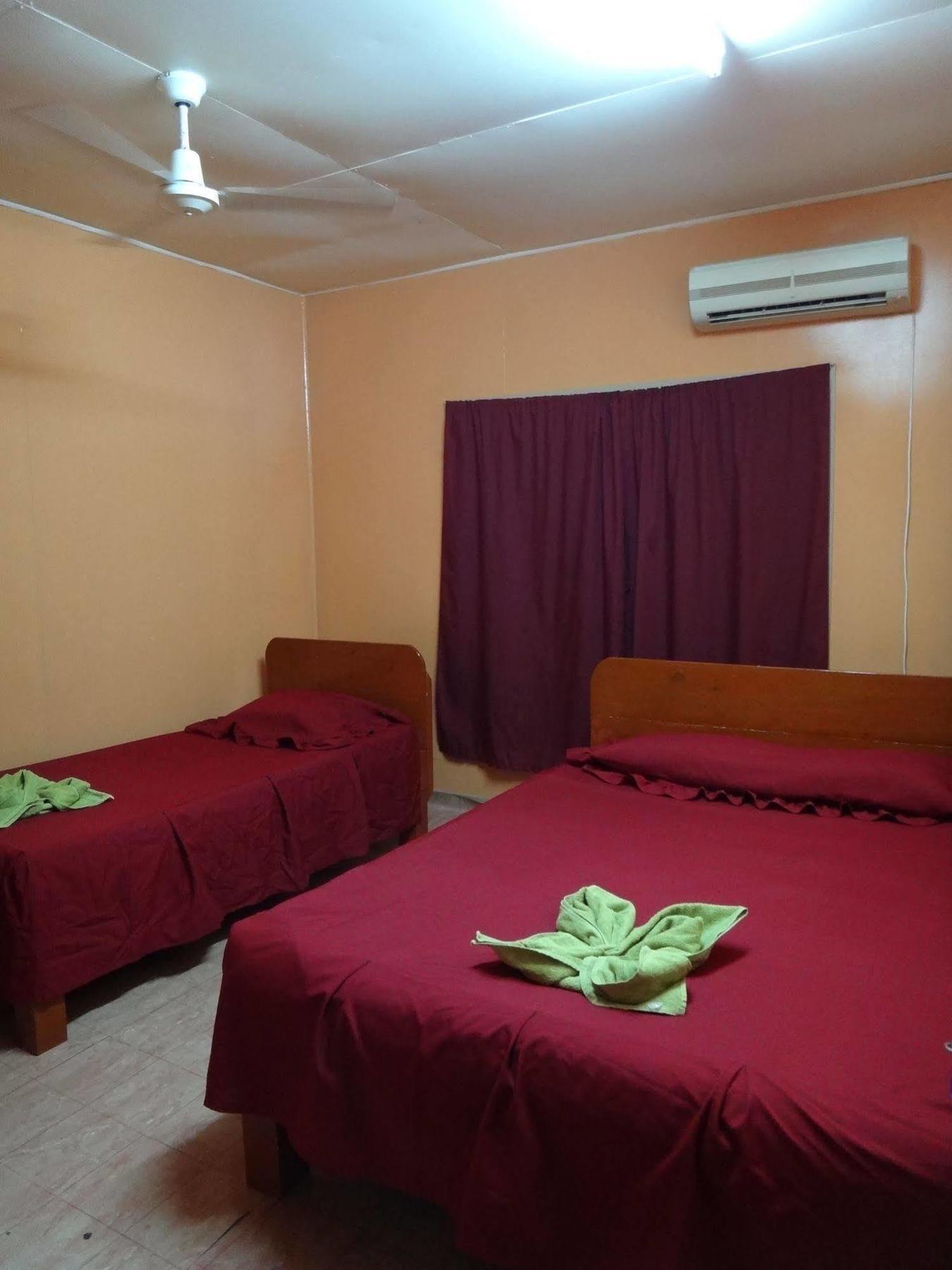 Hotel Elisa Апіа Екстер'єр фото